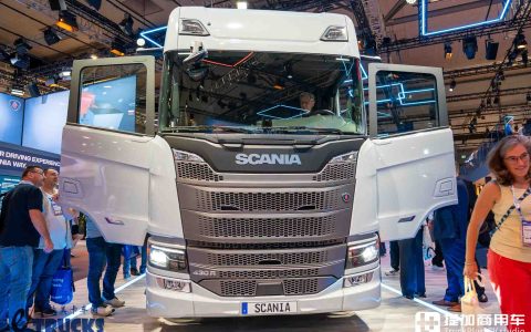 2026IAA：全新前脸、隐藏门把手，还有电子后视镜？斯堪尼亚新款Dynamic 430 R牵引车深度实拍评测
