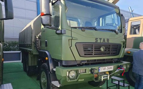 它是“换皮”版本的曼恩TGS？波兰自主的6×6军用卡车，看STAR 33.440牵引车