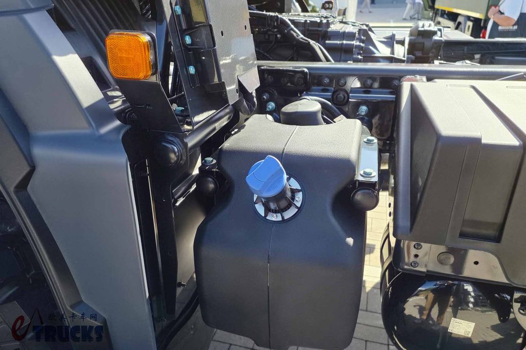 它是“换皮”版本的曼恩TGS？波兰自主的6x6军用卡车，看STAR 33.440牵引车