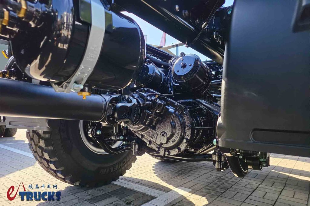 它是“换皮”版本的曼恩TGS？波兰自主的6x6军用卡车，看STAR 33.440牵引车