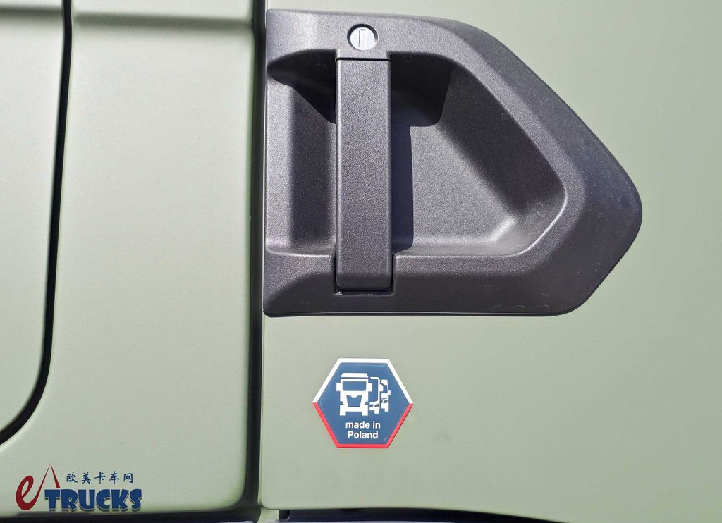 它是“换皮”版本的曼恩TGS？波兰自主的6x6军用卡车，看STAR 33.440牵引车