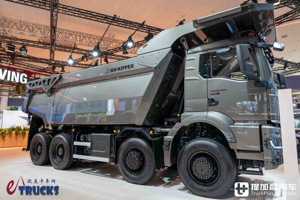2026IAA：总重可达60吨！黑红定制套件加身，曼恩TGS 60.540矿用自卸车深度实拍评测