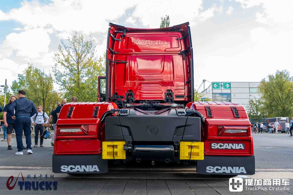 2026IAA:驾驶室加长80厘米,770匹V8动力,斯堪尼亚LongLine牵引车深度实拍