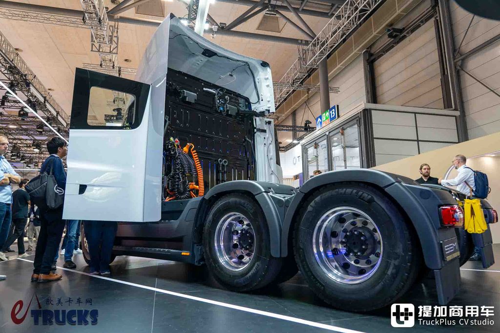 2026IAA:地球上最先进的电动重卡?实则有不少妥协!特斯拉Semi深度实拍评测