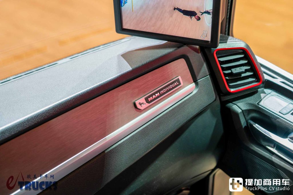 2026IAA:续航720公里!前脸加长12厘米,还带OK窗?曼恩新款eTGX电动重卡实拍