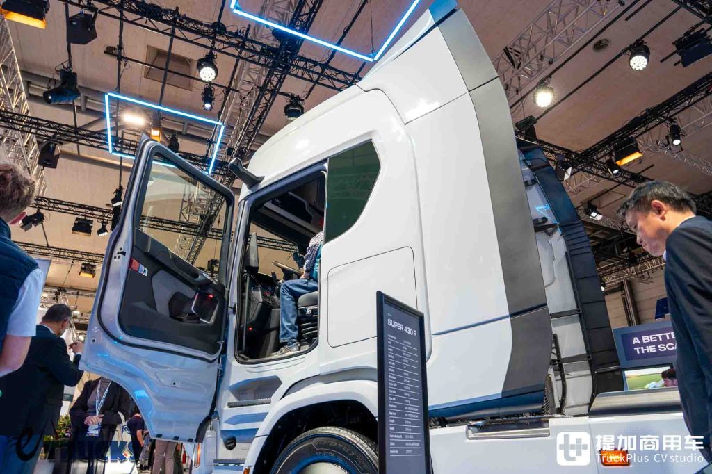 2026IAA:全新前脸、隐藏门把手,还有电子后视镜?斯堪尼亚新款Dynamic 430 R牵引车深度实拍评测