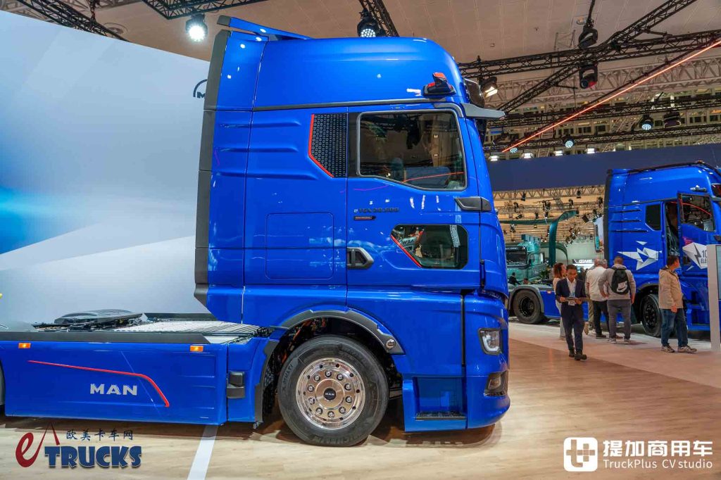 2026IAA:续航720公里!前脸加长12厘米,还带OK窗?曼恩新款eTGX电动重卡实拍