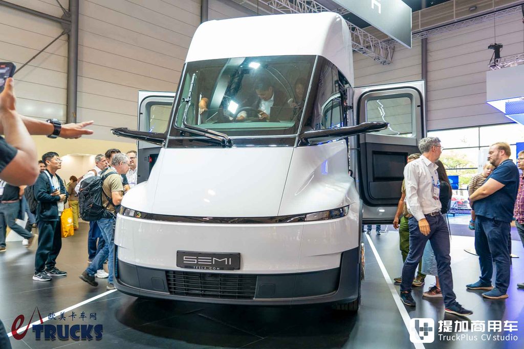 2026IAA:地球上最先进的电动重卡?实则有不少妥协!特斯拉Semi深度实拍评测
