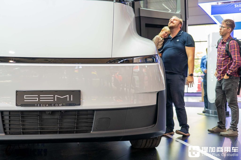 2026IAA:地球上最先进的电动重卡?实则有不少妥协!特斯拉Semi深度实拍评测