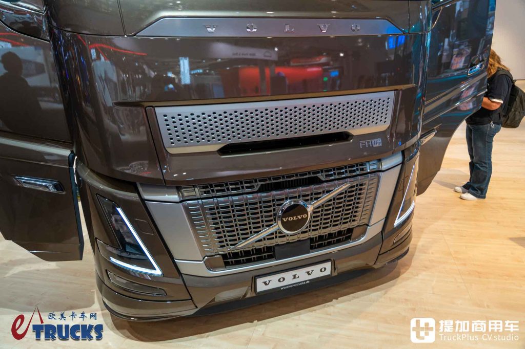 2026IAA:欧卡马力王驾到!当780匹遇上低风阻,沃尔沃FH 16 Aero旗舰牵引车深度实拍评测
