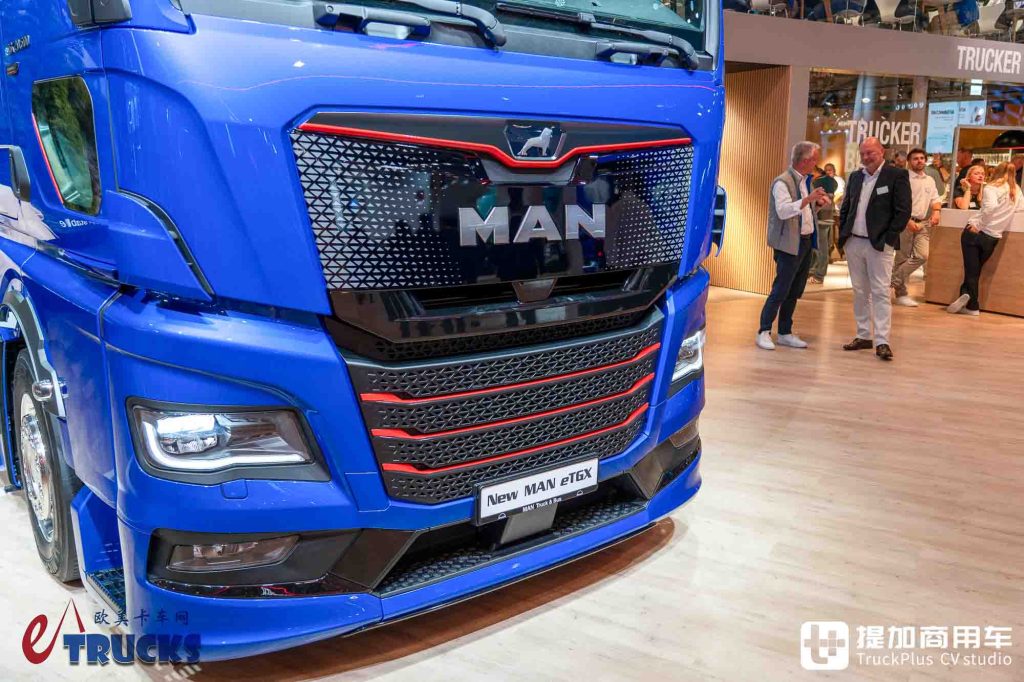 2026IAA:续航720公里!前脸加长12厘米,还带OK窗?曼恩新款eTGX电动重卡实拍