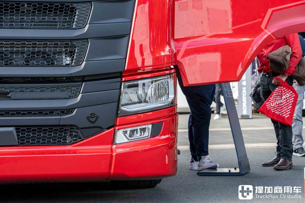 2026IAA:驾驶室加长80厘米,770匹V8动力,斯堪尼亚LongLine牵引车深度实拍