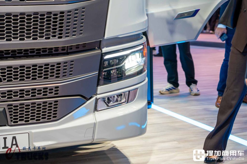 2026IAA:全新前脸、隐藏门把手,还有电子后视镜?斯堪尼亚新款Dynamic 430 R牵引车深度实拍评测