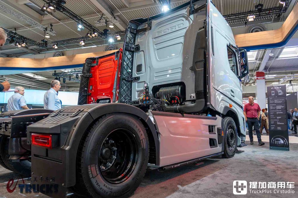 2026IAA:欧卡七雄我第八!欧洲最便宜的新卡车?福特F-MAX深度实拍评测