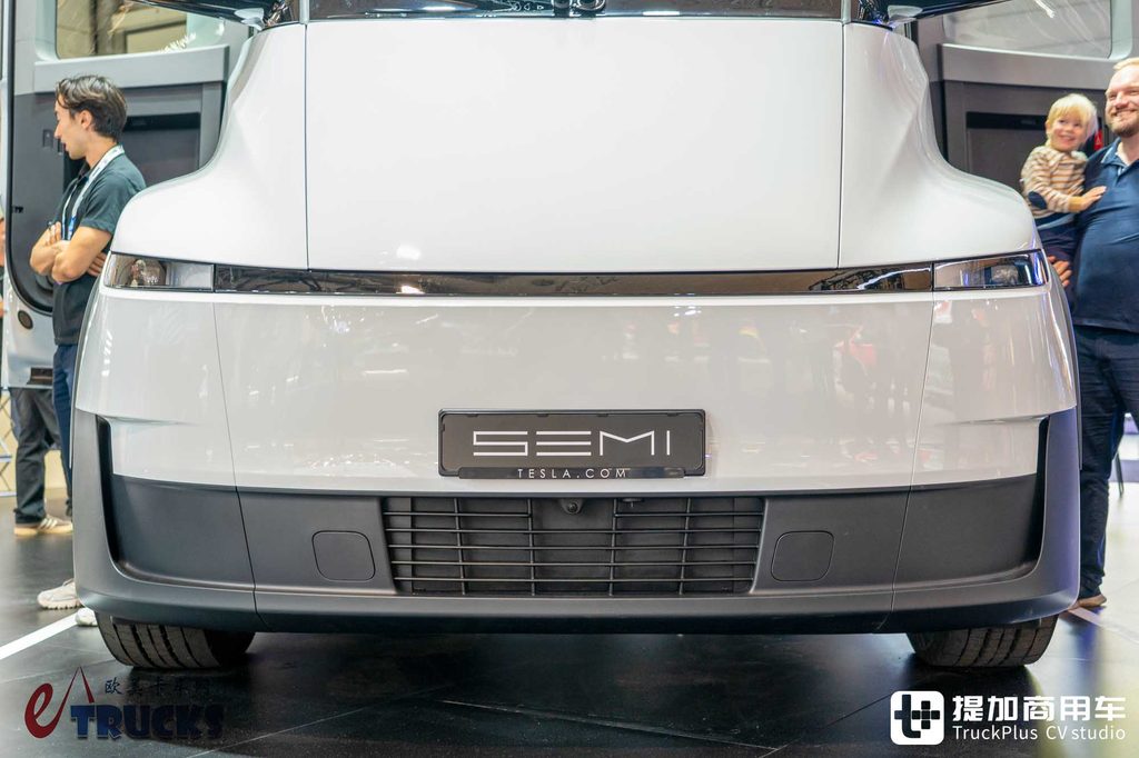 2026IAA:地球上最先进的电动重卡?实则有不少妥协!特斯拉Semi深度实拍评测