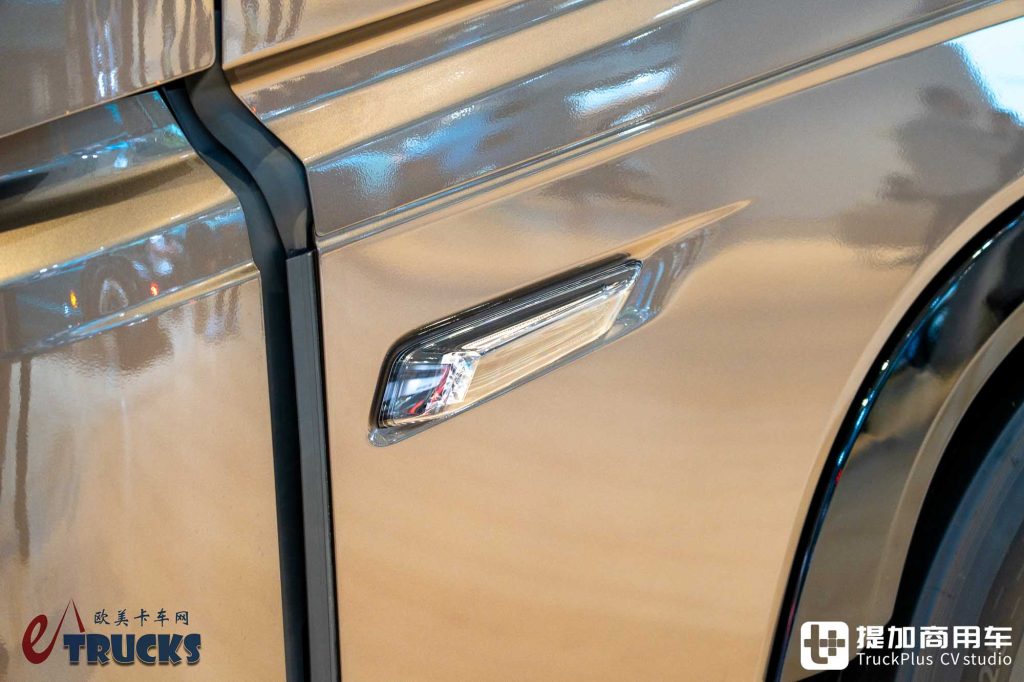 2026IAA:欧卡马力王驾到!当780匹遇上低风阻,沃尔沃FH 16 Aero旗舰牵引车深度实拍评测