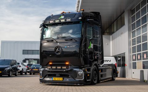 AAB-Technics采用“黑武士”版奔驰eActros 600牵引车