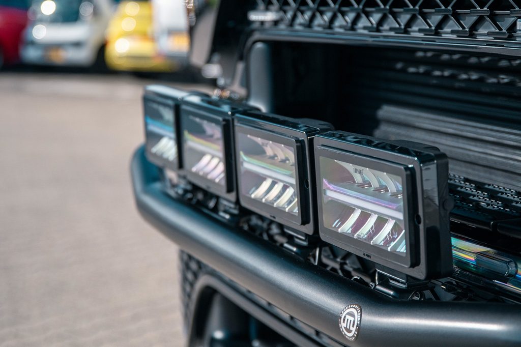 AAB-Technics采用“黑武士”版奔驰eActros 600牵引车