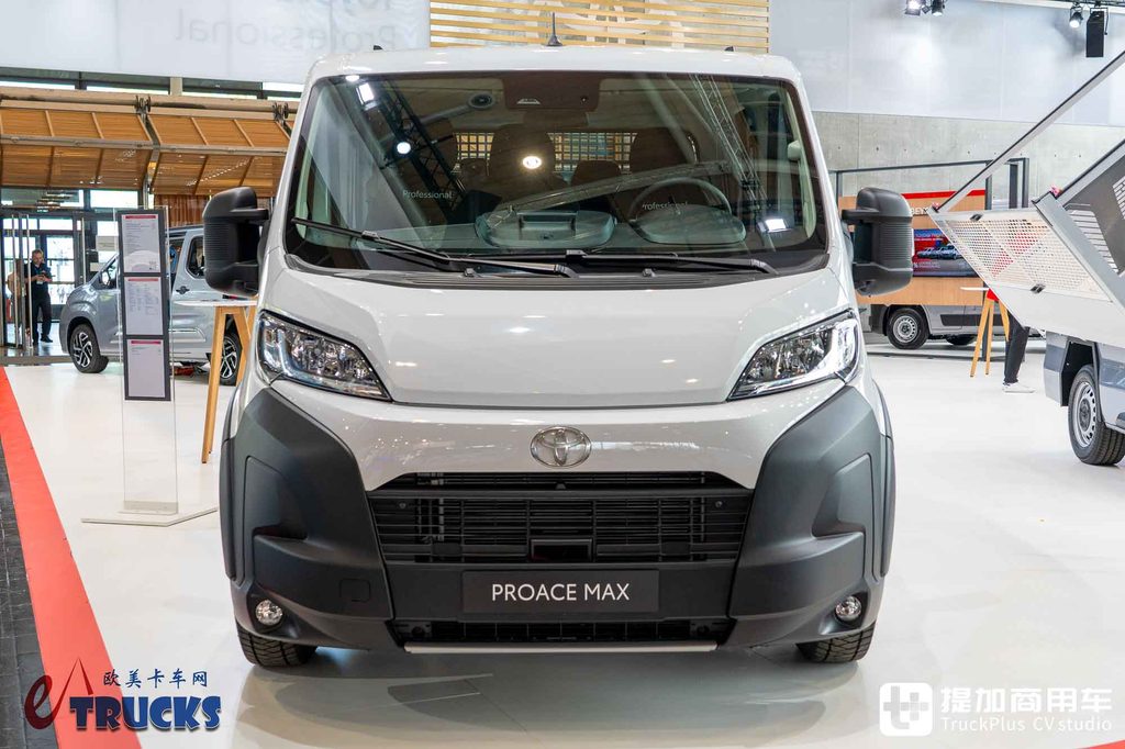丰田还出小货车?驾驶室能坐7人,丰田Proace Max双排栏板货车实拍评测
