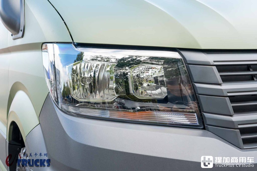 2026IAA:后排能放枪!绞盘、涉水喉全都有,军用版大众Crafter深度实拍解析