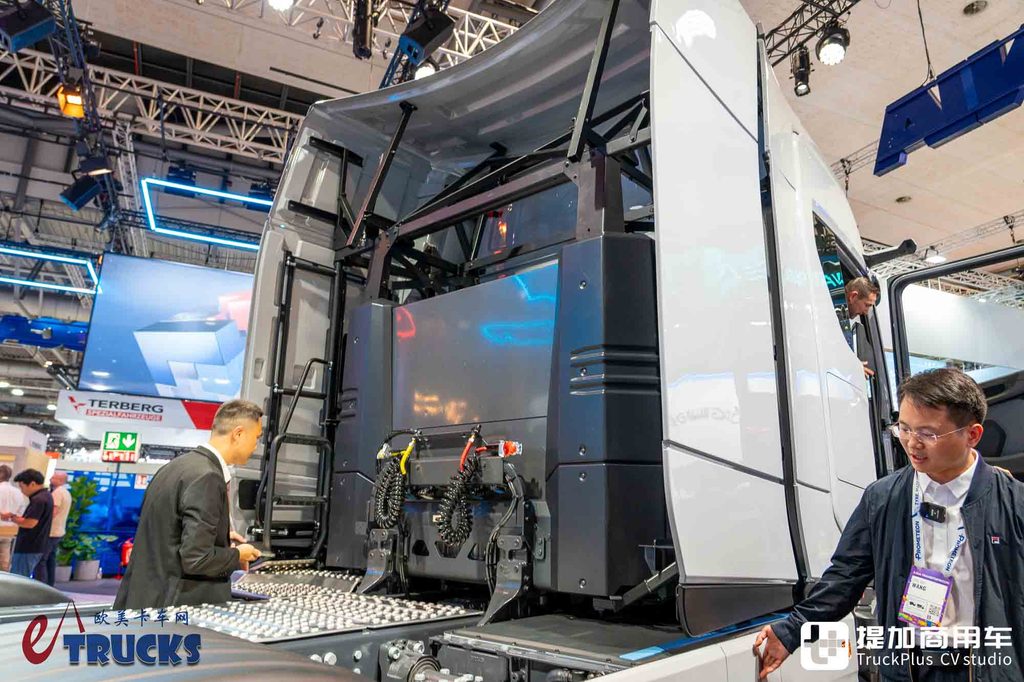IAA2026：底置不够，后背来凑！801度电续航720公里，斯堪尼亚Dynamic 44 R深度实拍评测