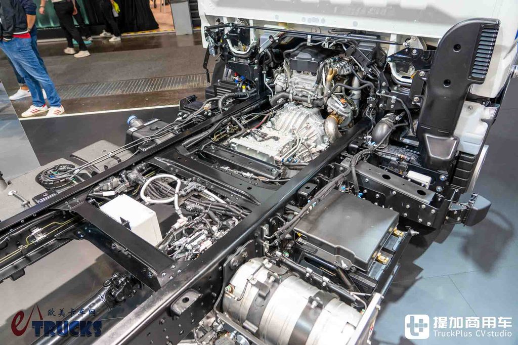 2026IAA:平头、全空气悬挂,这台日本轻卡在欧洲凭什么稀缺?三菱扶桑Canter深度实拍评测
