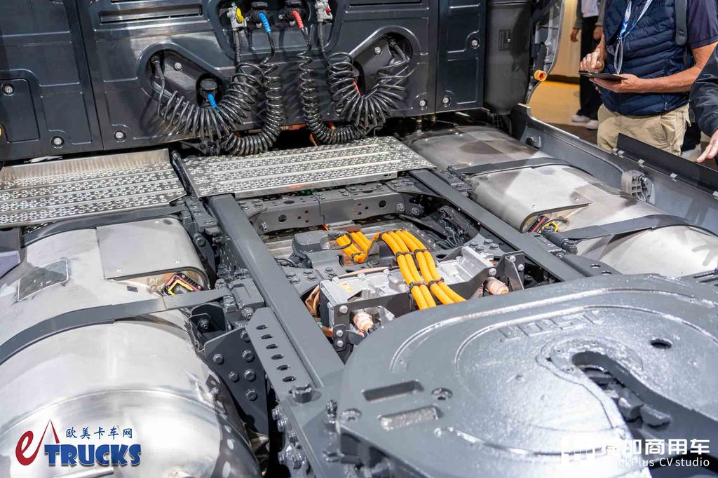 2026IAA：续航1000公里、加氢15分钟！奔驰NextGenH2液氢重卡深度解析