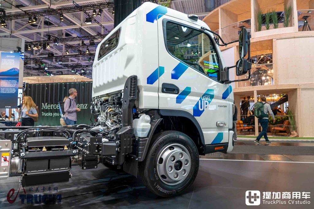 2026IAA:平头、全空气悬挂,这台日本轻卡在欧洲凭什么稀缺?三菱扶桑Canter深度实拍评测