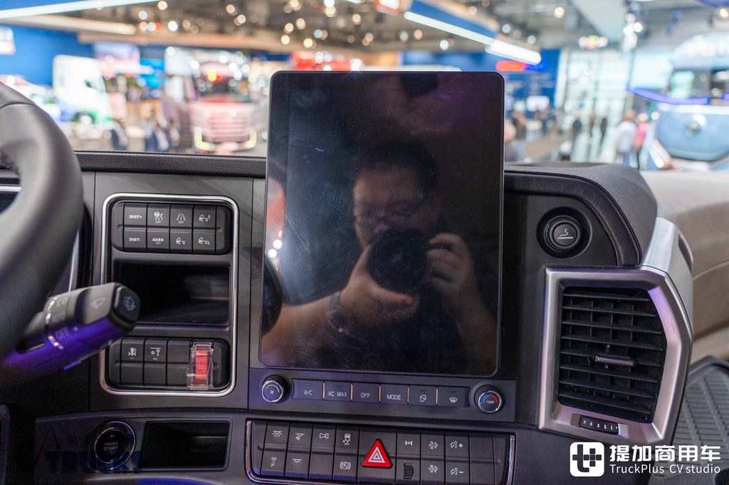 2026IAA:江淮格尔发K7换个车标就成欧洲旗舰?土耳其BMC ProL牵引车实拍
