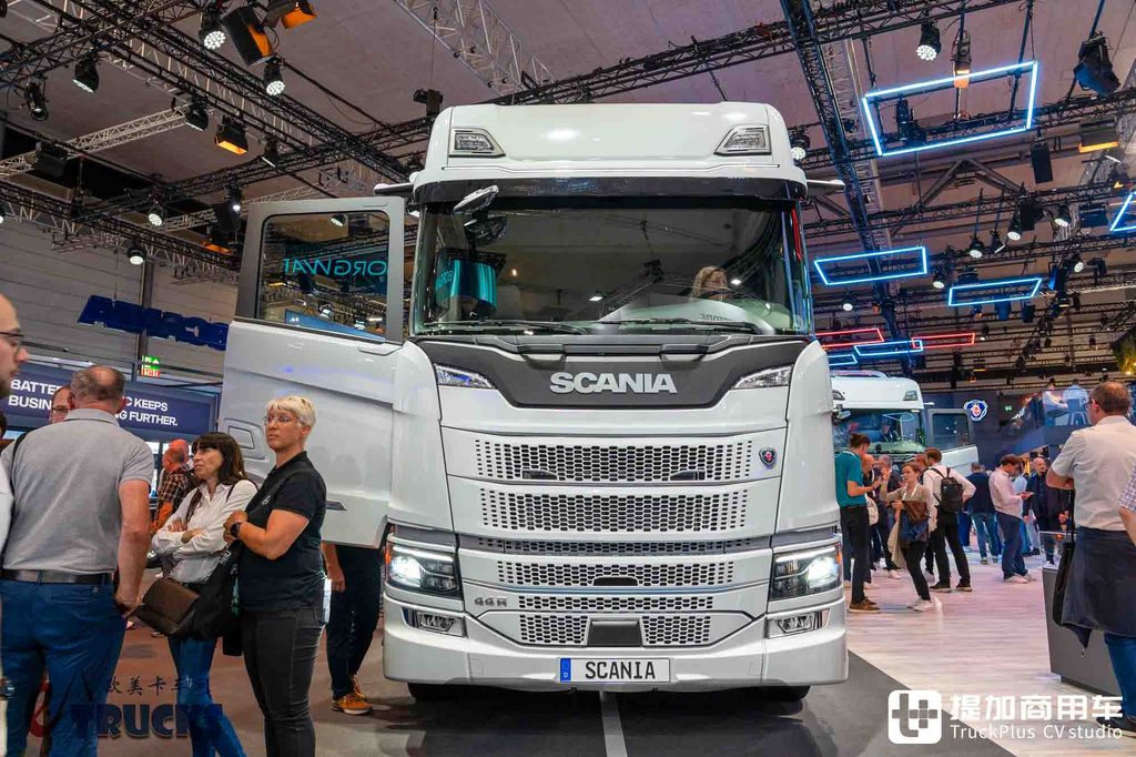 IAA2026：底置不够，后背来凑！801度电续航720公里，斯堪尼亚Dynamic 44 R深度实拍评测