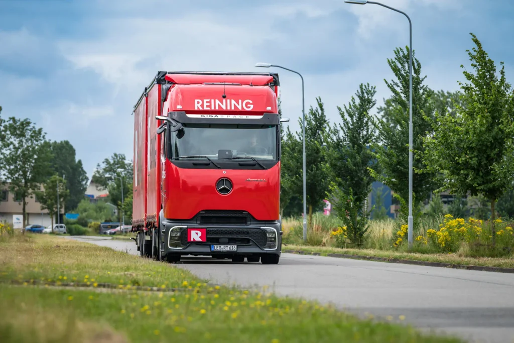 Reining车队新增28辆奔驰Actros及首辆电动eActros 600