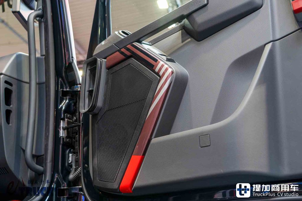 2026IAA:全球限量30台!法式浪漫拉满?雷诺T-High终极版深度实拍评测