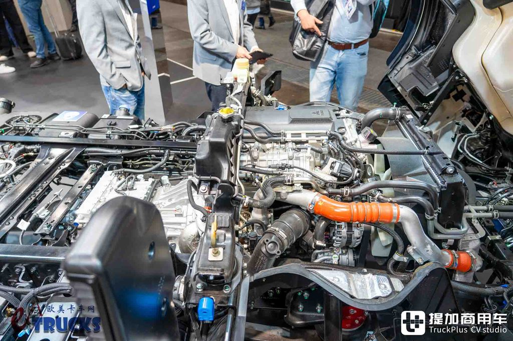 2026IAA:平头、全空气悬挂,这台日本轻卡在欧洲凭什么稀缺?三菱扶桑Canter深度实拍评测