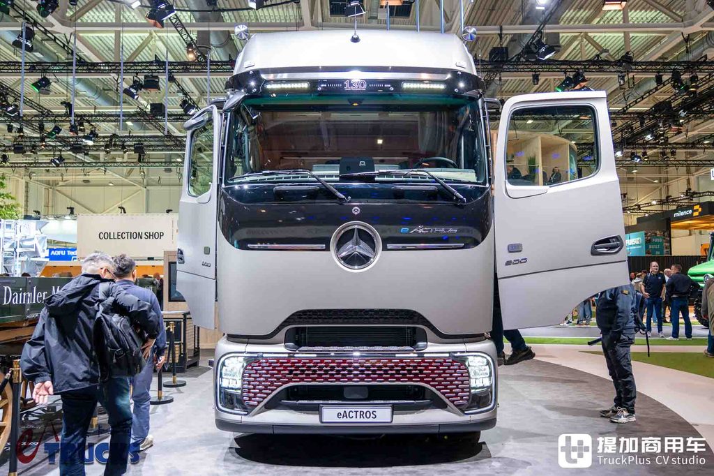 2026IAA：奔驰Actros六代同堂！三十年进化，它就是一部现代重卡技术演进史