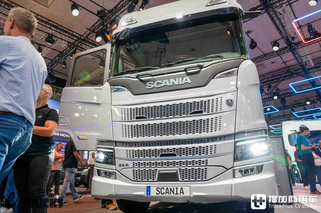 IAA2026：底置不够，后背来凑！801度电续航720公里，斯堪尼亚Dynamic 44 R深度实拍评测