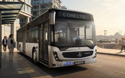 梅赛德斯-奔驰Conecto在土耳其萨卡里亚Otokar工厂投产