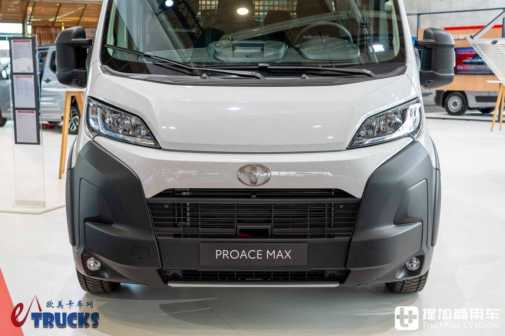 丰田还出小货车?驾驶室能坐7人,丰田Proace Max双排栏板货车实拍评测