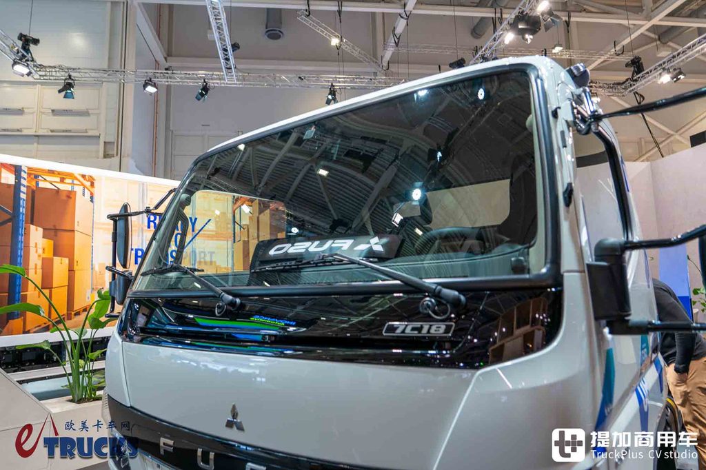 2026IAA:平头、全空气悬挂,这台日本轻卡在欧洲凭什么稀缺?三菱扶桑Canter深度实拍评测
