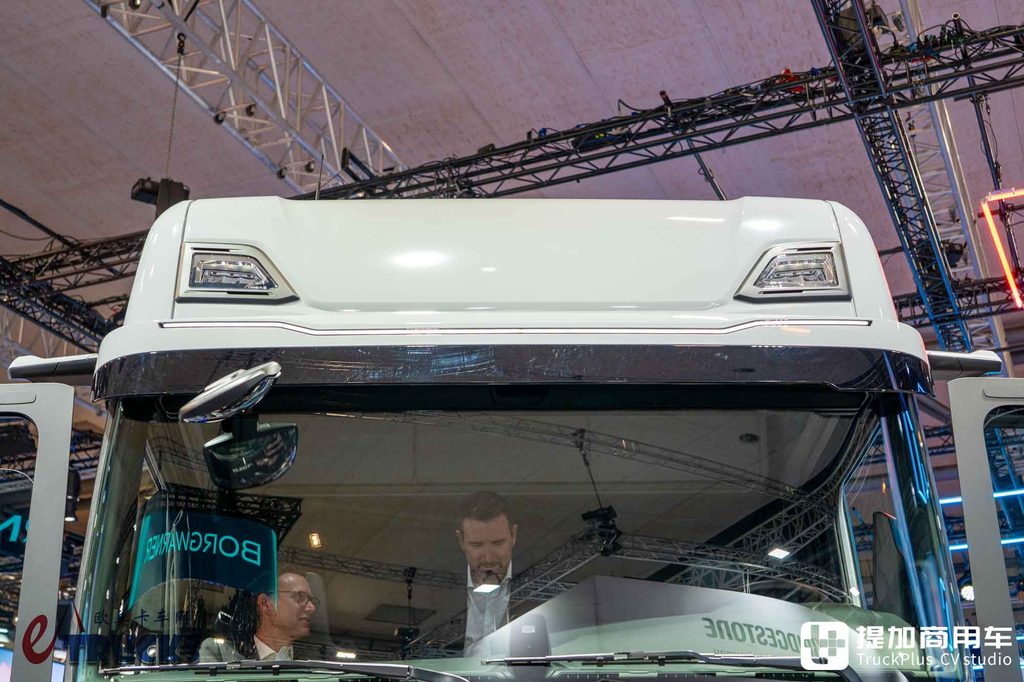 IAA2026：底置不够，后背来凑！801度电续航720公里，斯堪尼亚Dynamic 44 R深度实拍评测