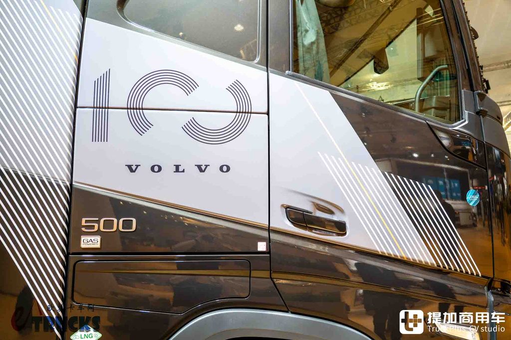 2026IAA：沃尔沃也有奶瓶车？还是柴油天然气混烧！FH Aero LNG百年纪念版深度实拍评测