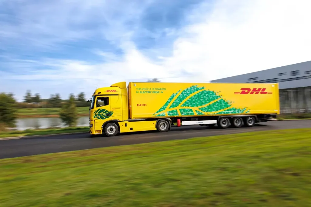 速豹联手DHL:布局备件物流并交付eTopas 600牵引车