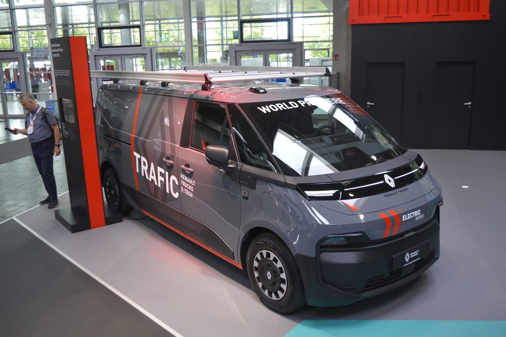 雷诺新款工作厢式车亮出红色特别版，E-Tech Trafic Red Edition续航可达470公里