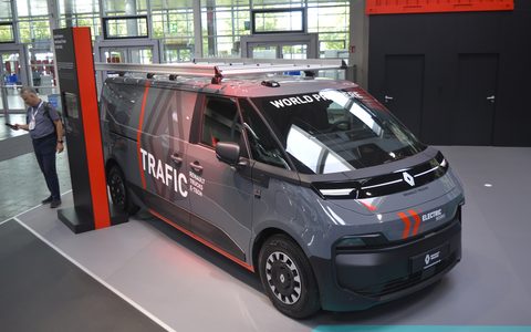 雷诺新款工作厢式车亮出红色特别版，E-Tech Trafic Red Edition续航可达470公里